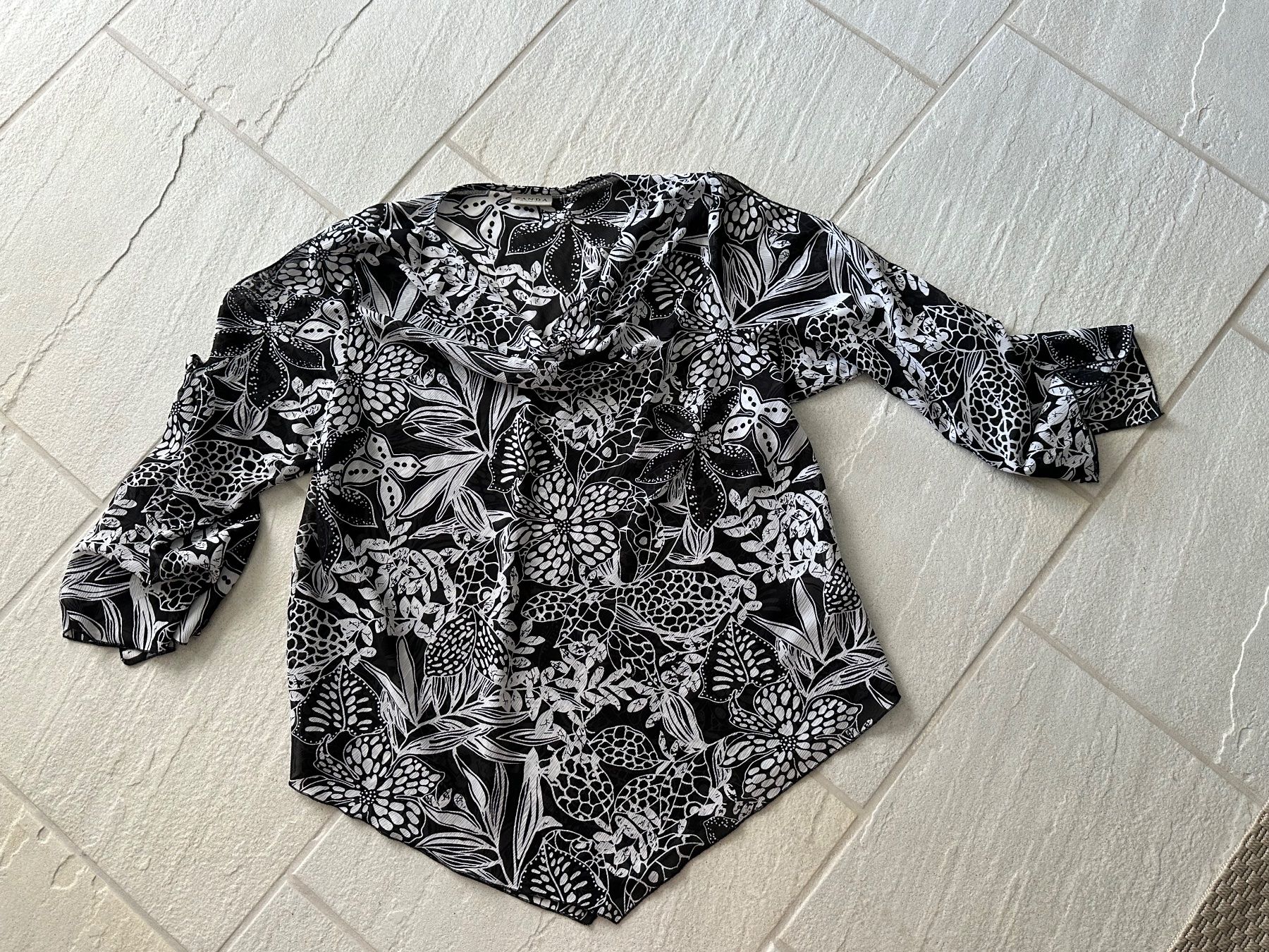 C&A Blusen: Leichte Sommerbluse mit Blumenmuster – Gebraucht aus Pfäffikon ZH von bingo74
