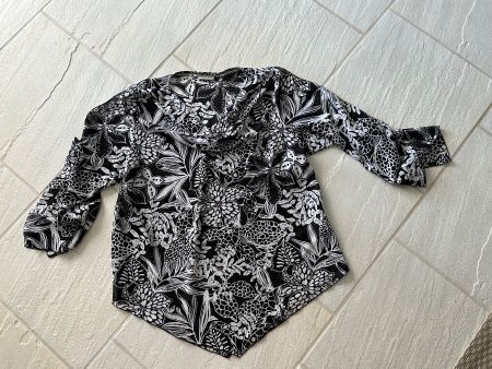 Leichte Sommerbluse mit Blumenmuster
