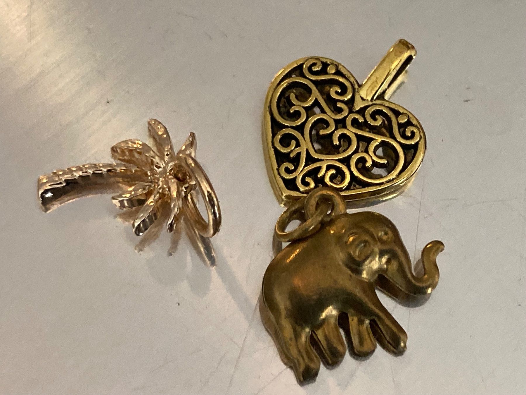 Ciondoli: Pendentifs en métal argenté et doré – Usato da Marly venduto da Antigona71 3