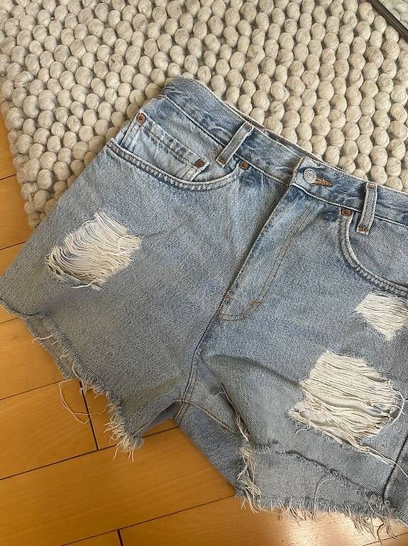 Jeans: Jeans-Hotpants Levis, Secondhand – Usato da Luzern venduto da dariajenni 2