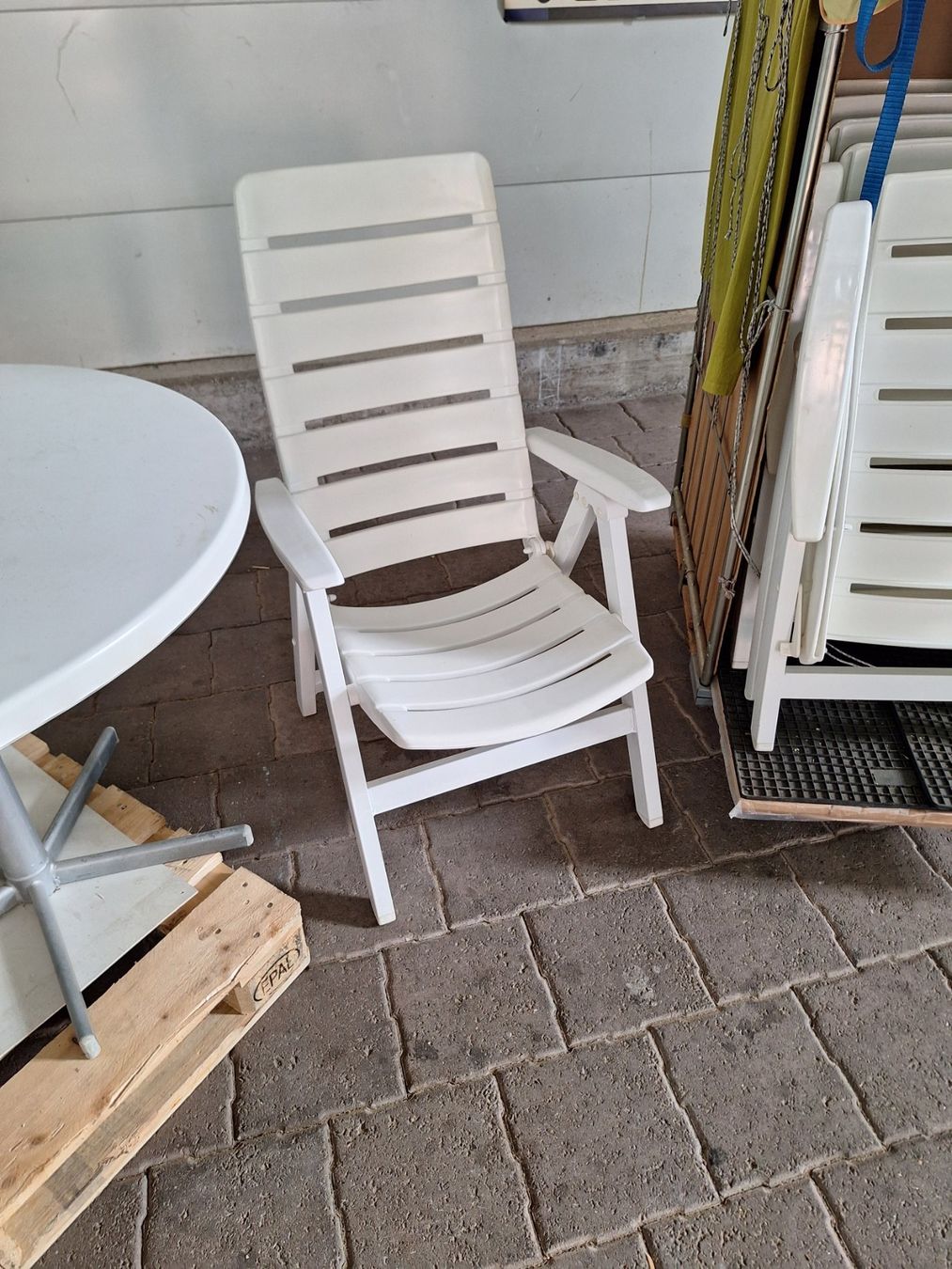 Set di tavolo e panche: Gartentisch und Stühle – Usato da Altnau venduto da JOGAjoga 3