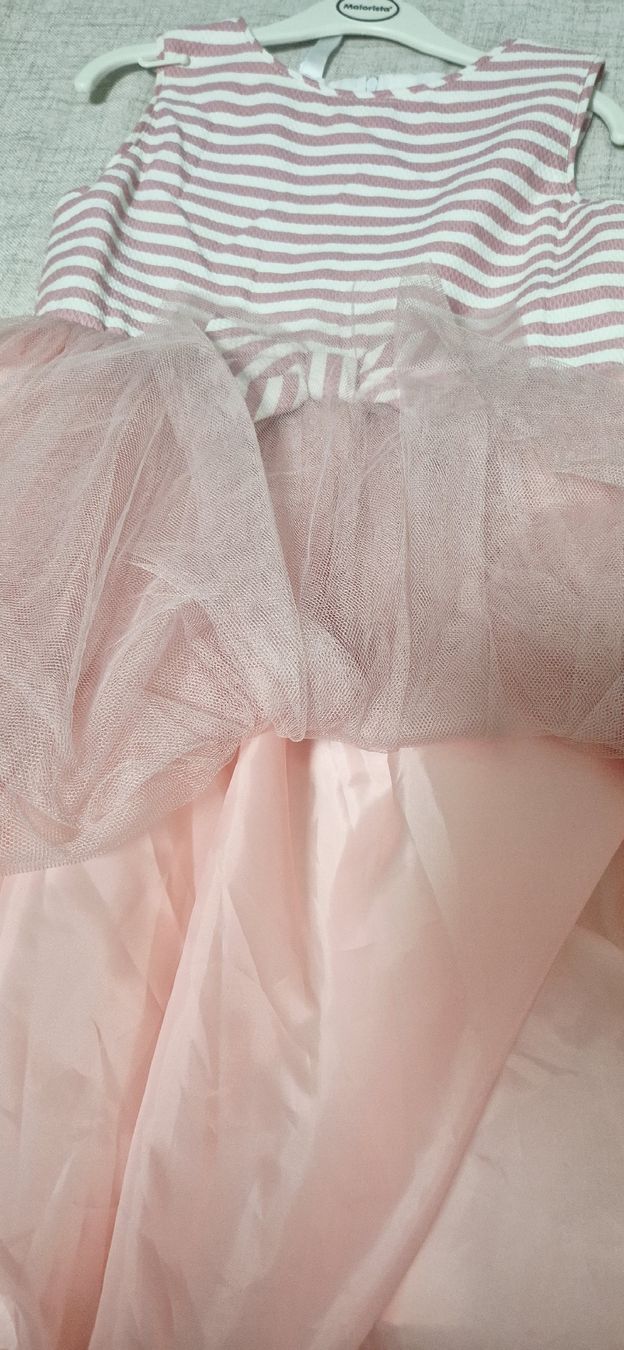 Robes et jupes: Robe de cérémonie, 8 ans, NEUVE – Neuf avec emballage d'origine à Le Locle par Arya4 4