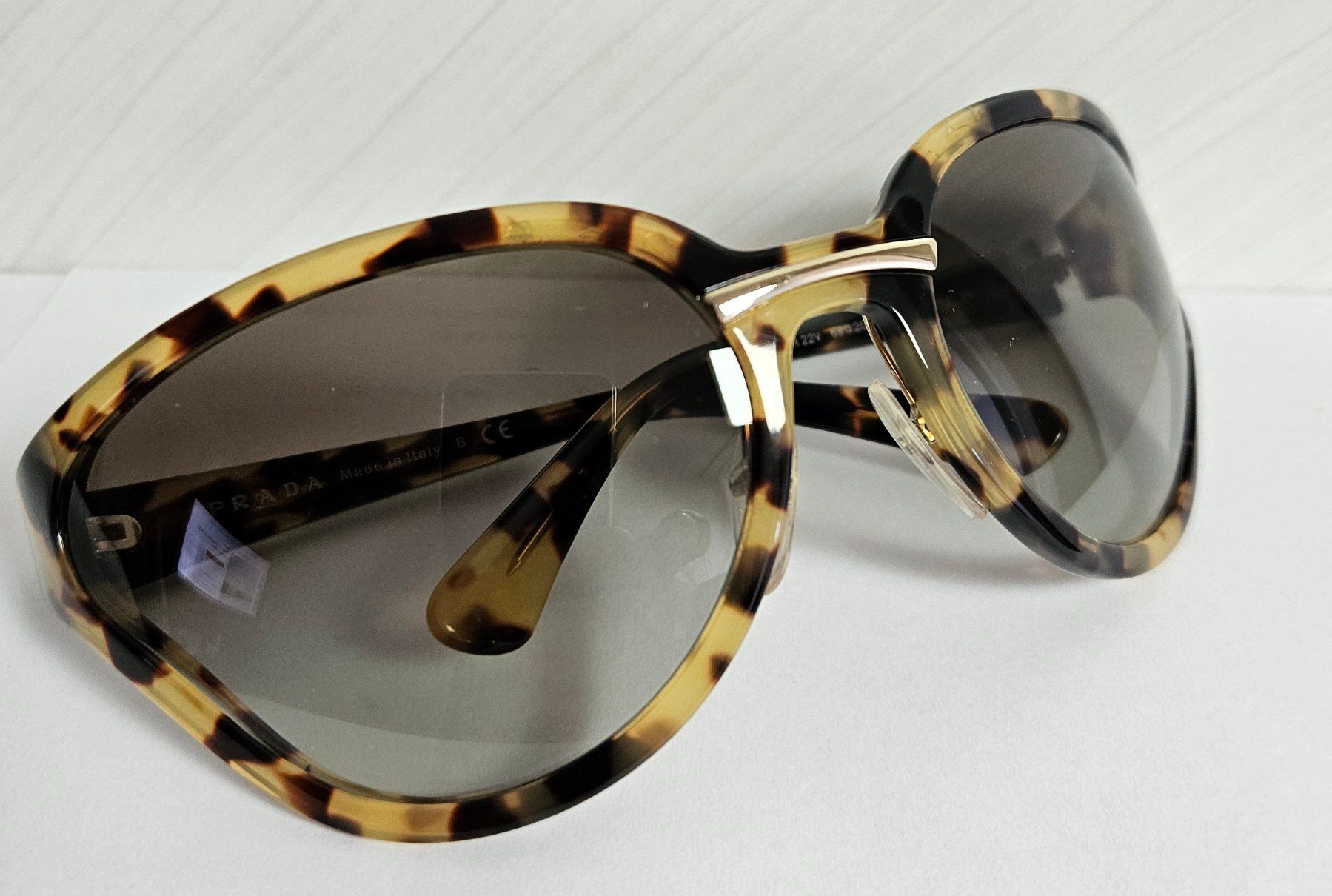 Prada Occhiali & Lenti: Lunettes de soleil Prada Catwalk SPR 22V – Usato da Biel/Bienne venduto da ypsillon 1