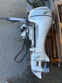 Honda Motori: 8 PS Honda Aussenbordmotor mit Elektrostarter – Usato da Zürich venduto da Ricardo_nic