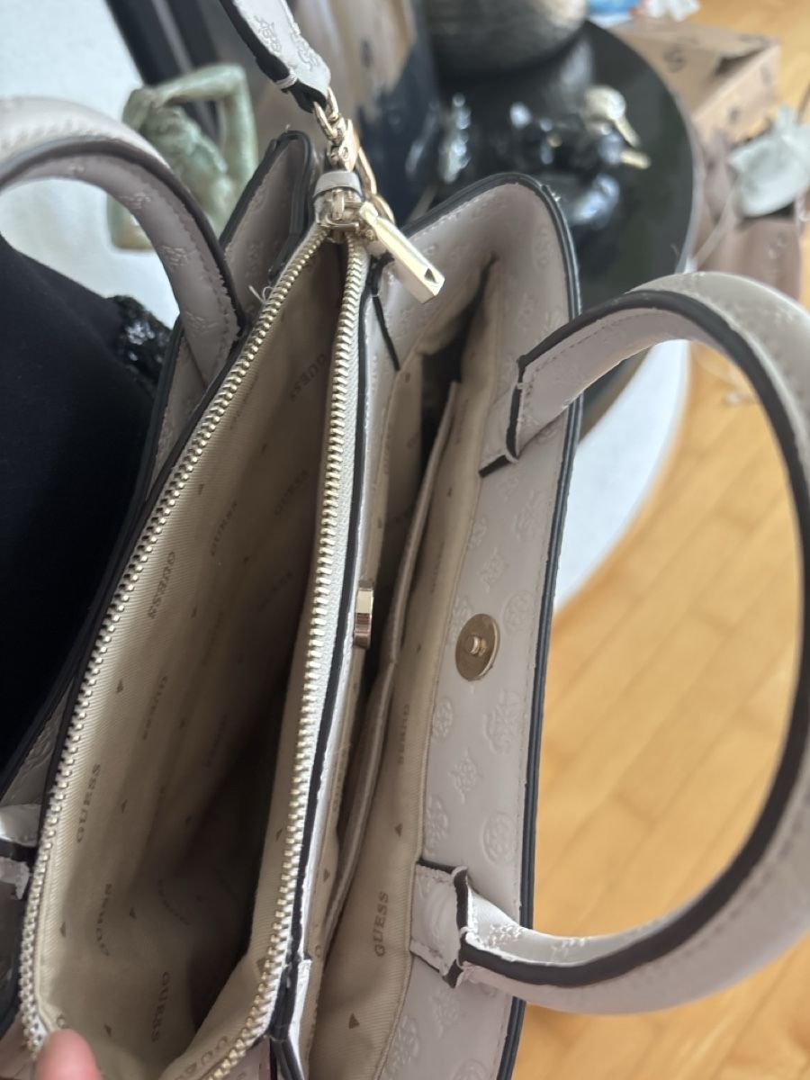 Guess Borse da donna: Guess Handtasche, crème – Nuovo (secondo la descrizione) da Embrach venduto da Dmoney 2