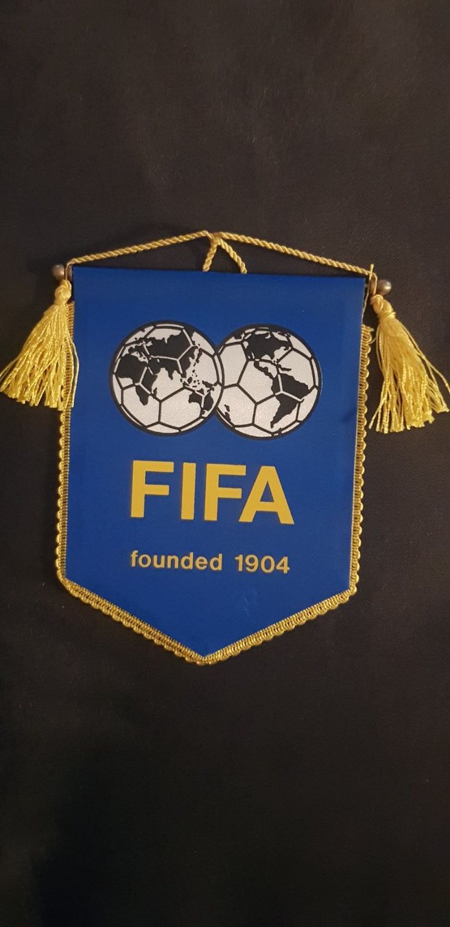 Fahnen: Fussballwimpel Fanion FIFA – Neu und originalverpackt aus Villars-sur-Glâne von Mark_988