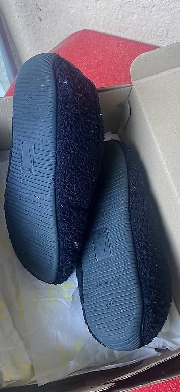 Scarpe da uomo: Chaussons d'intérieur  – Usato da Pully venduto da yaa_rm7x 2