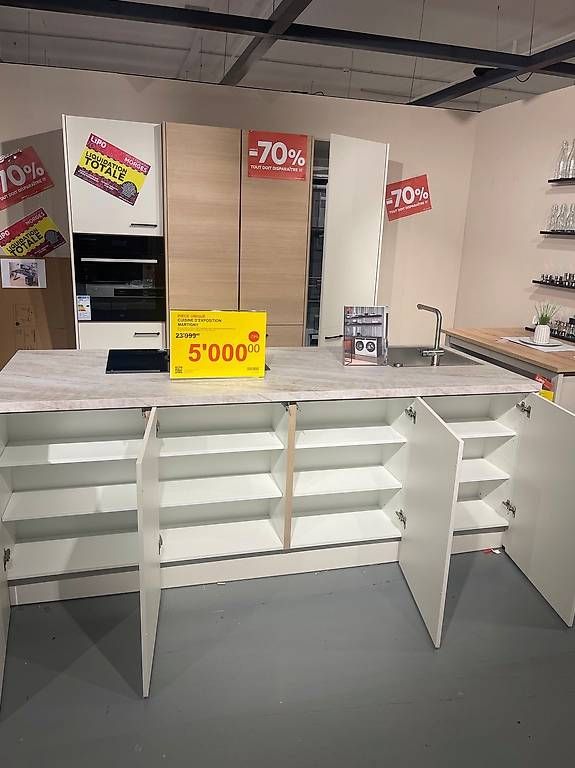 Cucine complete: ** VENDUE ** Cuisine intégrée inc. appareils électroménagers – Usato da Morges venduto da mor_9x9y