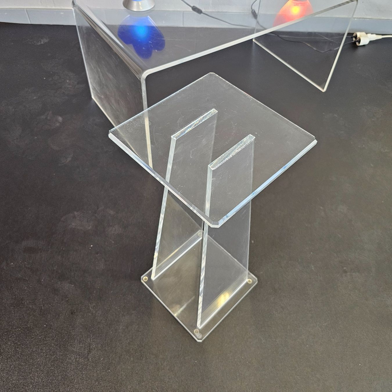 Altro per la casa: Vintage Blumensäule, Blumenständer Plexiglas. Floor Stand – Usato da Nottwil venduto da Wondewa-Shop 3