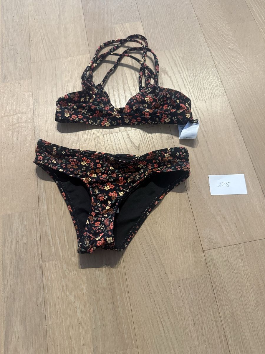 Maillots de bain: Blumen Bikini Set, grösse 128 – D'occasion à Winkel par zucchetti