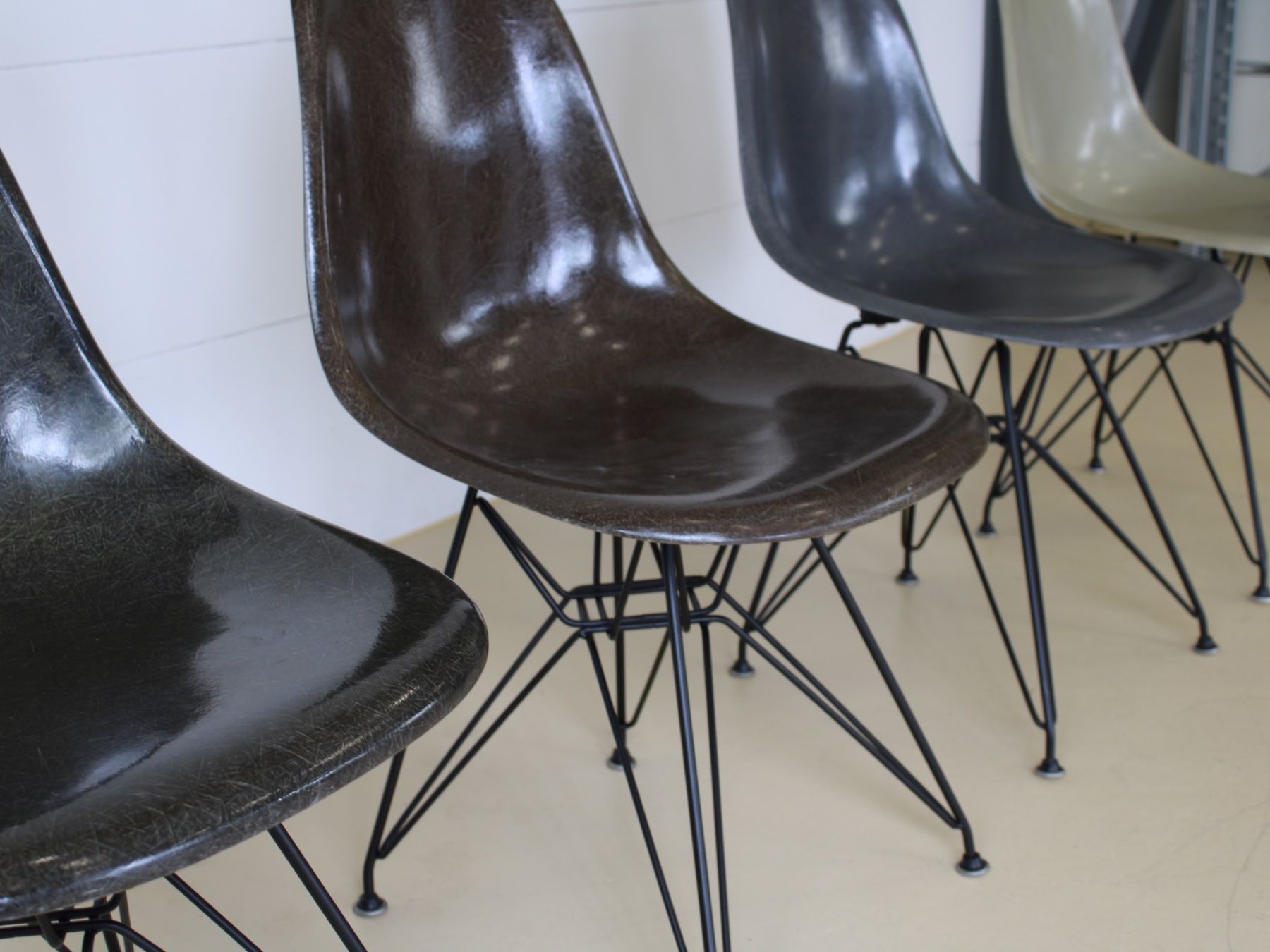 Herman Miller Sedie: Eames Fiberglas Stühle, Hermann Miller – Usato da Meinisberg venduto da atelier_TILIJA 4