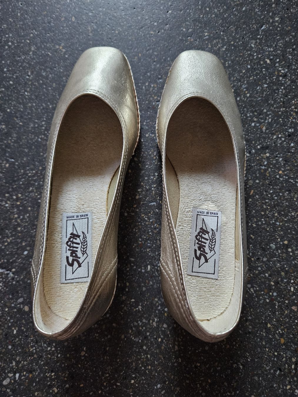 Scarpe da donna: Damenschuhe Gold Grösse 38 Keilabsatz  – Nuovo (secondo la descrizione) da Anwil venduto da tamoos