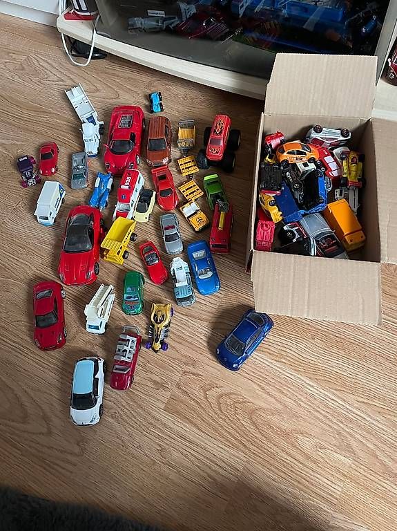 Matchbox Modellini d'auto: 50 Stück Modellautos – Usato da Weggis venduto da pilot777Klaus 1