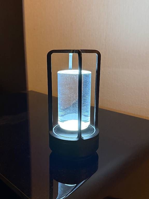 Lampade: Modern Rechargeable LED Lantern - Perfect Ambience! – Usato da Plan-les-Ouates venduto da kotcha_m 1