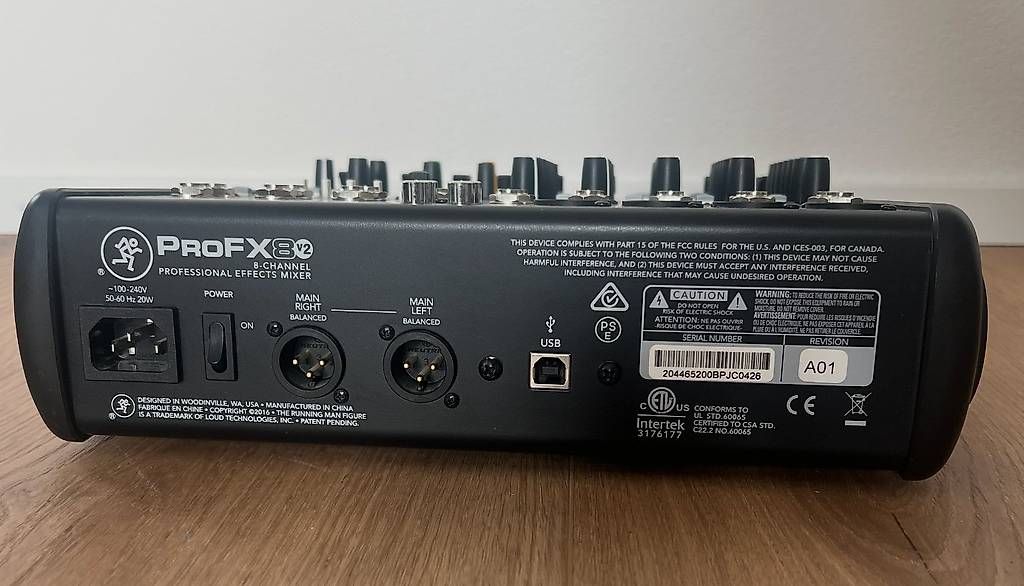 Console di mixaggio: Mackie ProFX8 v2  Table de mixage USB avec effets – Usato da Chézard-St-Martin venduto da Fil_c2mn 1