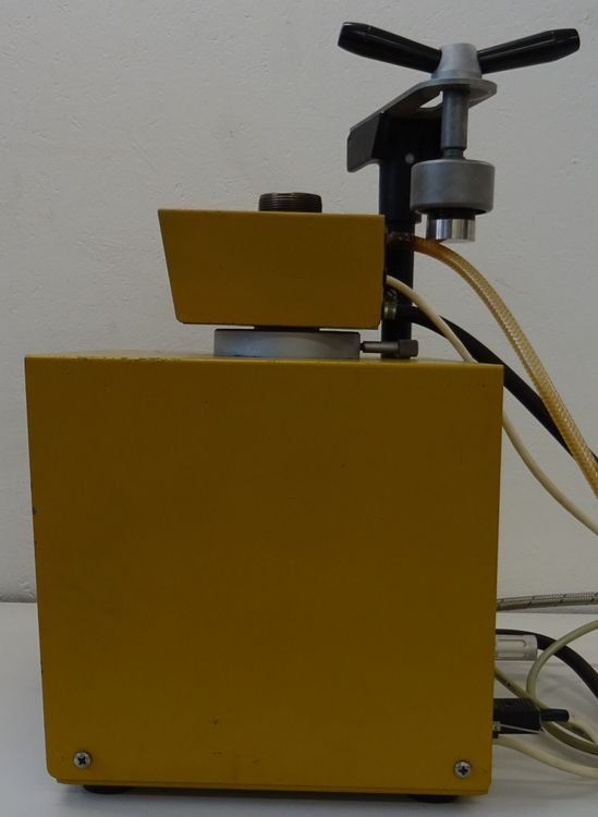 Accessori da laboratorio: Buehler / Metaserv Pneumet II Mounting Press – Difettoso da Niederdorf venduto da LeptonAG_Labor 2