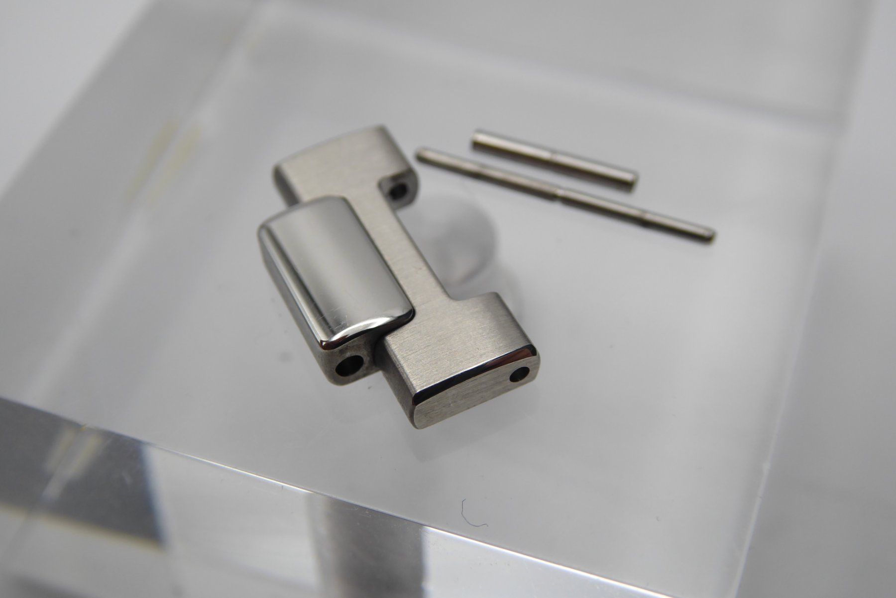 Patek Philippe Uhren: Patek Philippe Nautilus link pin 17mm – Gebraucht aus Geneve von adr_xk6n