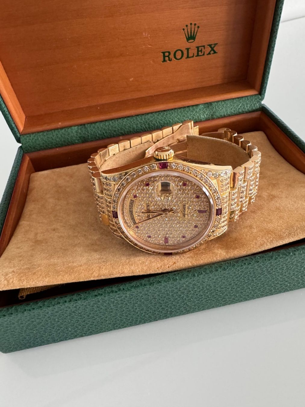 Rolex Orologi: Rolex Day-Date 18K Gold mit Brillianten – Usato da Uhwiesen venduto da fel_5ghs 2