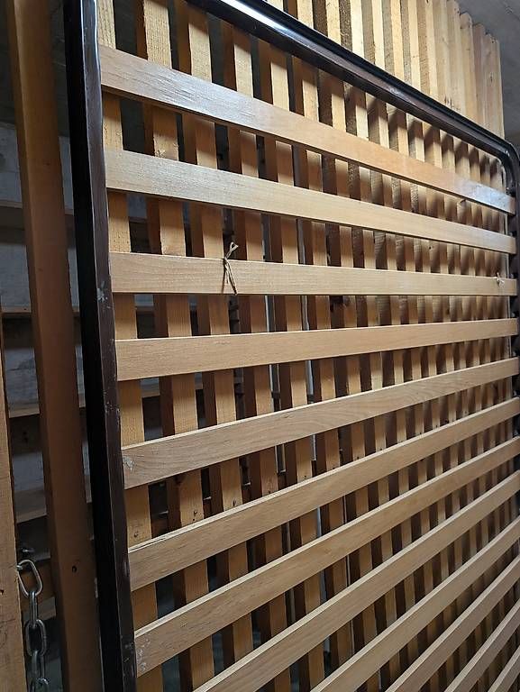Reti a doghe: Sommier à lattes 140 x 190 à donner  – Usato da Travers venduto da Newtime7