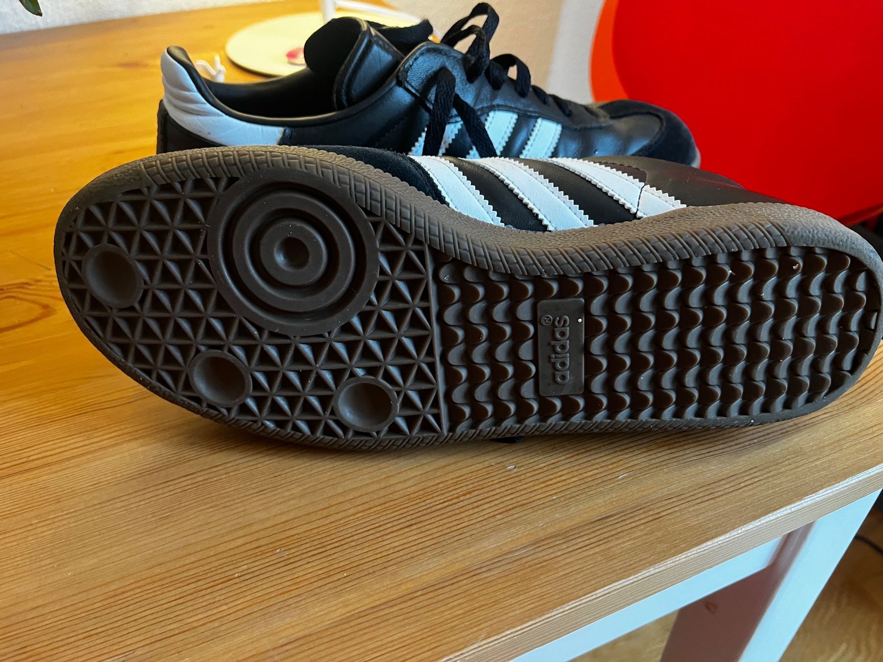 Adidas Scarpe da uomo: Adidas Samba, Taille 42, Schwarz/weiss – Nuovo (secondo la descrizione) da Urdorf venduto da Ndio 2