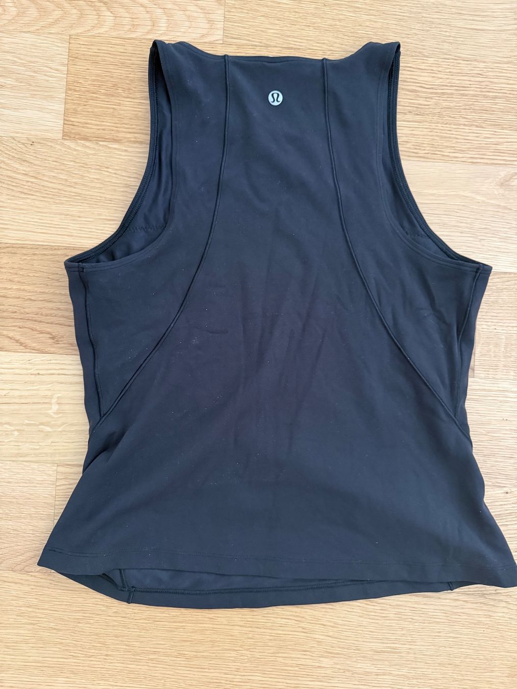 Lululemon Tops: Lululemon Top Grösse 10 – Gebraucht aus Wetzikon ZH von jas_66r8 1