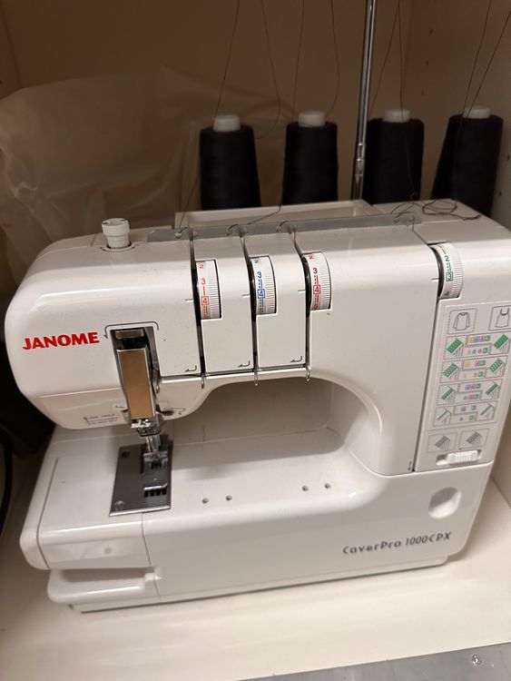 Janome Cover Pro 1000 CPX Nähmaschine Kaufen auf Ricardo