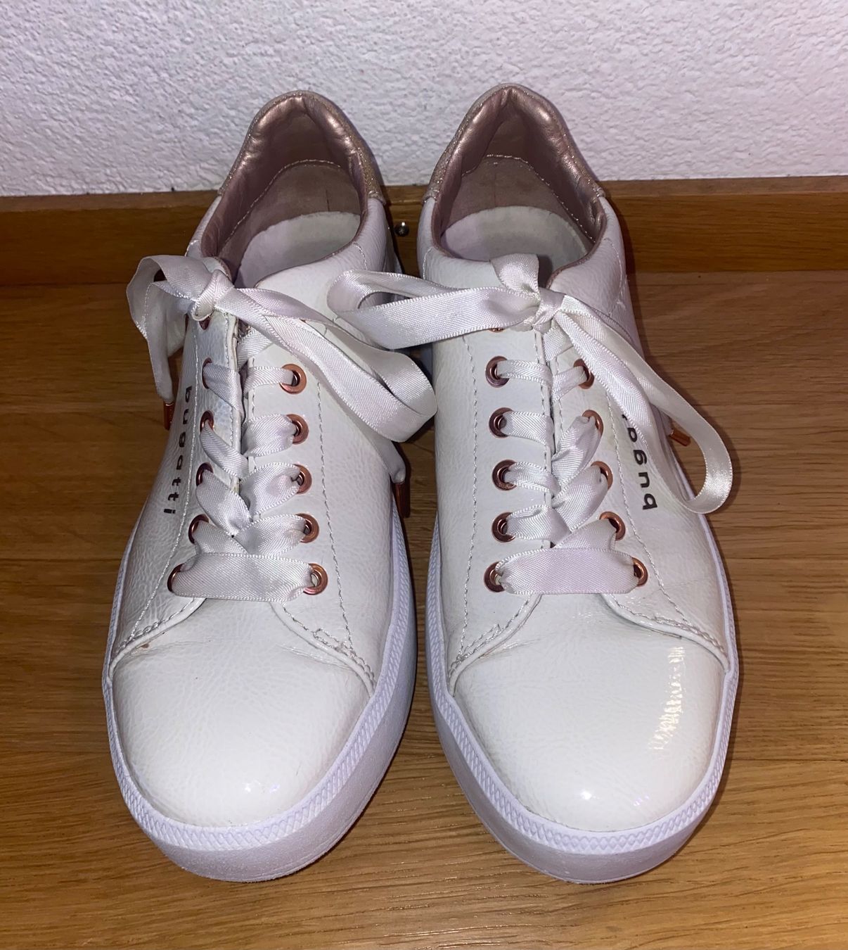 Bugatti Damenschuhe: Bugatti Sneaker Gr.37 (super Zustand) – Gebraucht aus Herisau von Seyashop1 2