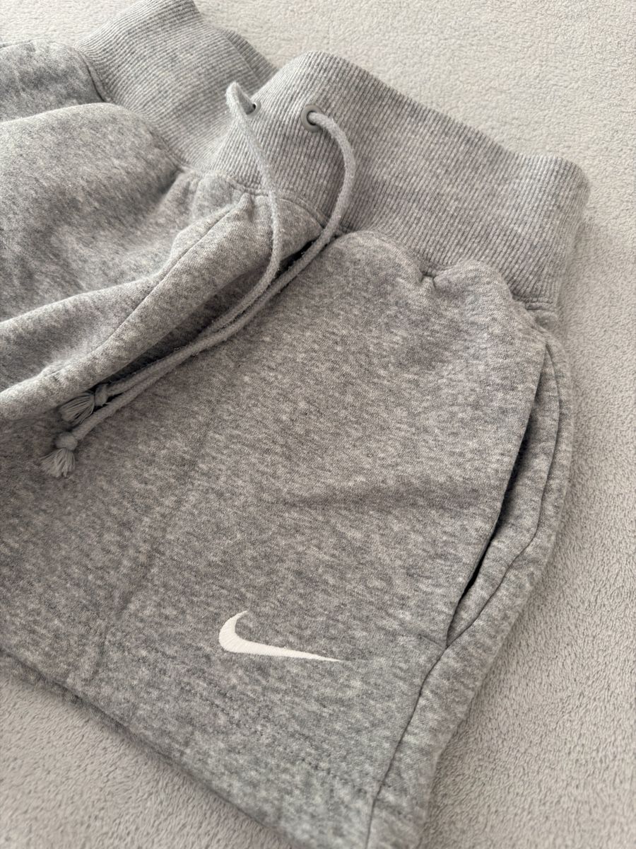 Nike Pantalons: Nike Grey Size XS   – D'occasion à Zürich par mcdcd 1