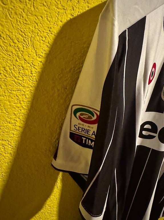 Canottiere & Pantaloni: Bonucci Juventus Retro Trikots 2016-2017 – Usato da Büren an der Aare venduto da dan_2b8n 1