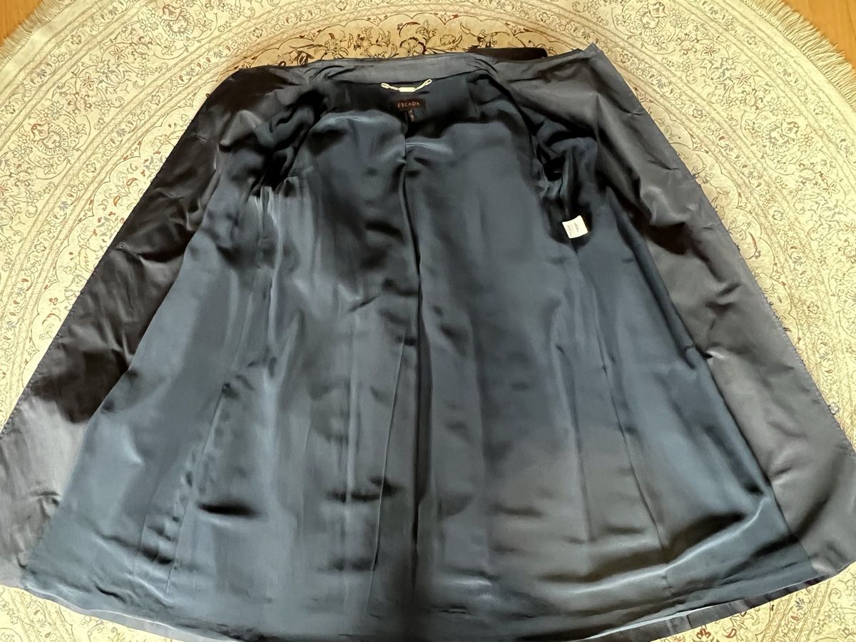 Escada Cappotti: Elegant Escada Silk Trench Coat – Nuovo (secondo la descrizione) da St.Gallen venduto da 303_7fcf 3