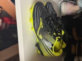 blinkende Fussballschuhe Grösse 28
