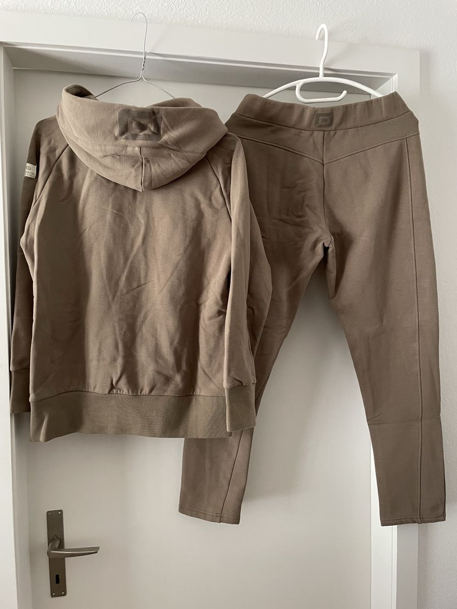 Completi & Tailleur: Trainingsanzug Damen – Usato da Ipsach venduto da takacseni 1