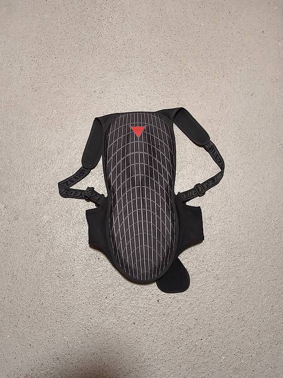Dainese Schutz & Schoner: Dainese Rückenprotektor Gr. M – Gebraucht aus Adliswil von ec_7