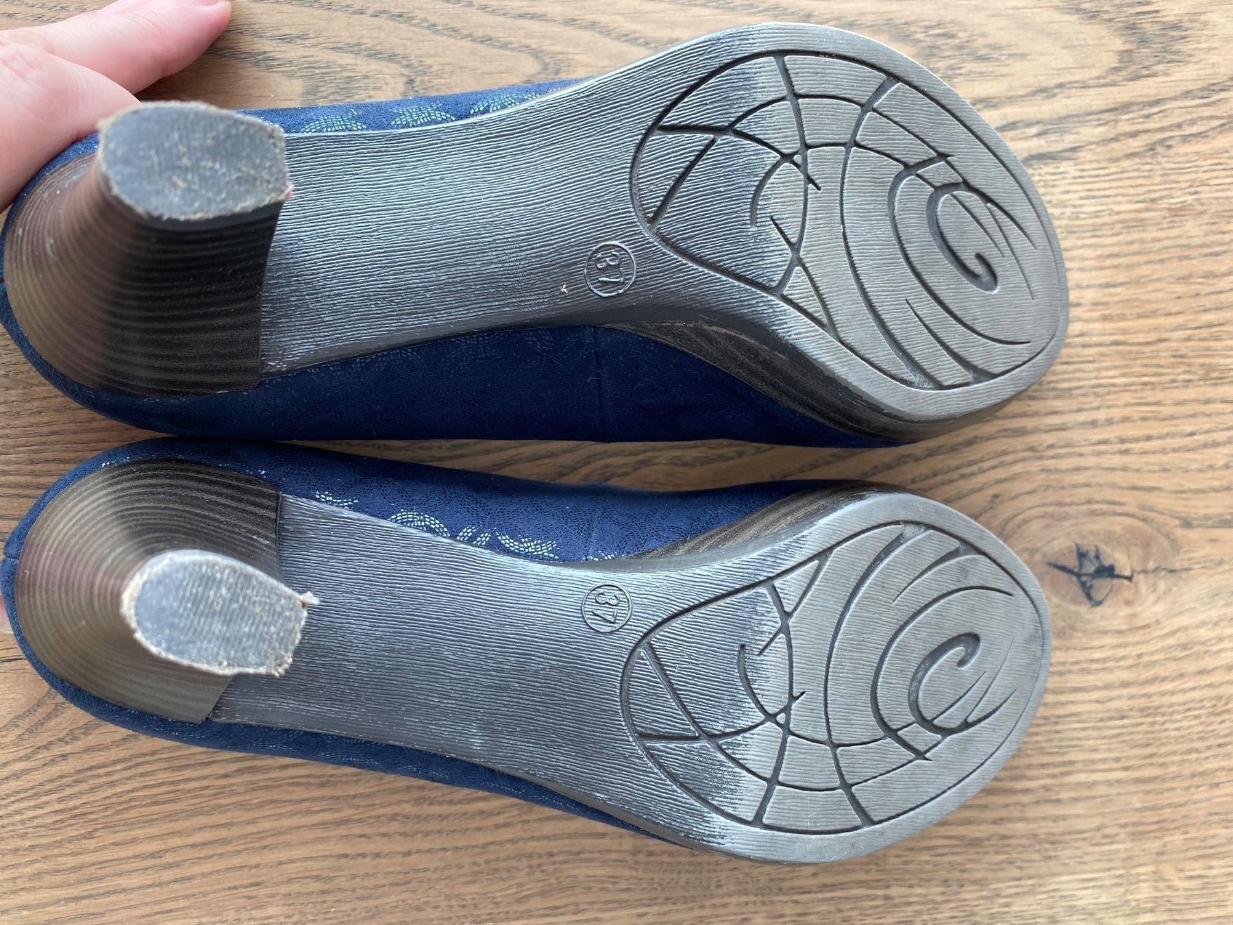 Scarpe da donna: Gr 37 dunkelblauer Pumps TOP – Usato da Rickenbach b. Wil venduto da sunneschii_ 5