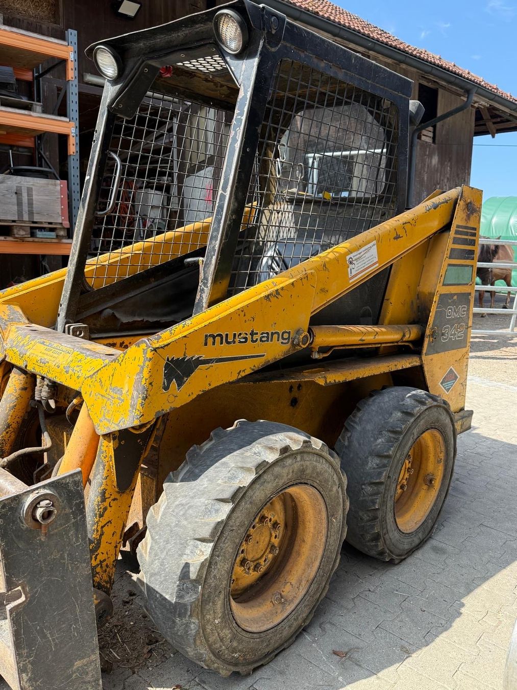 Hoflader: Hoflader (Mustang 342) – Gebraucht aus Aesch von Hirsch012 1