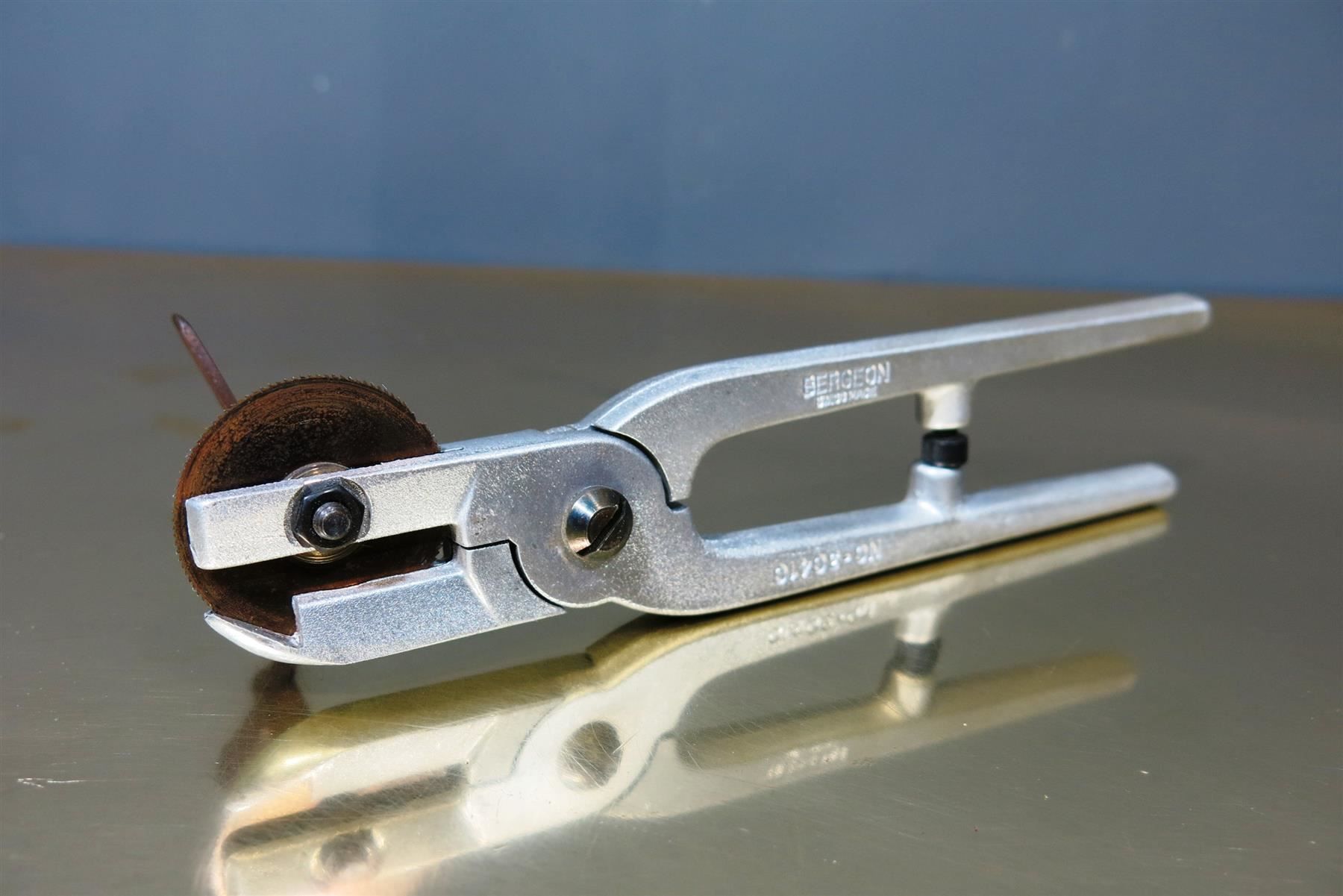 Bergeon Alle Werkzeuge: Ringaufsägezange Bergeon 30410 Das S – Gebraucht aus Laufenburg von Sirluger