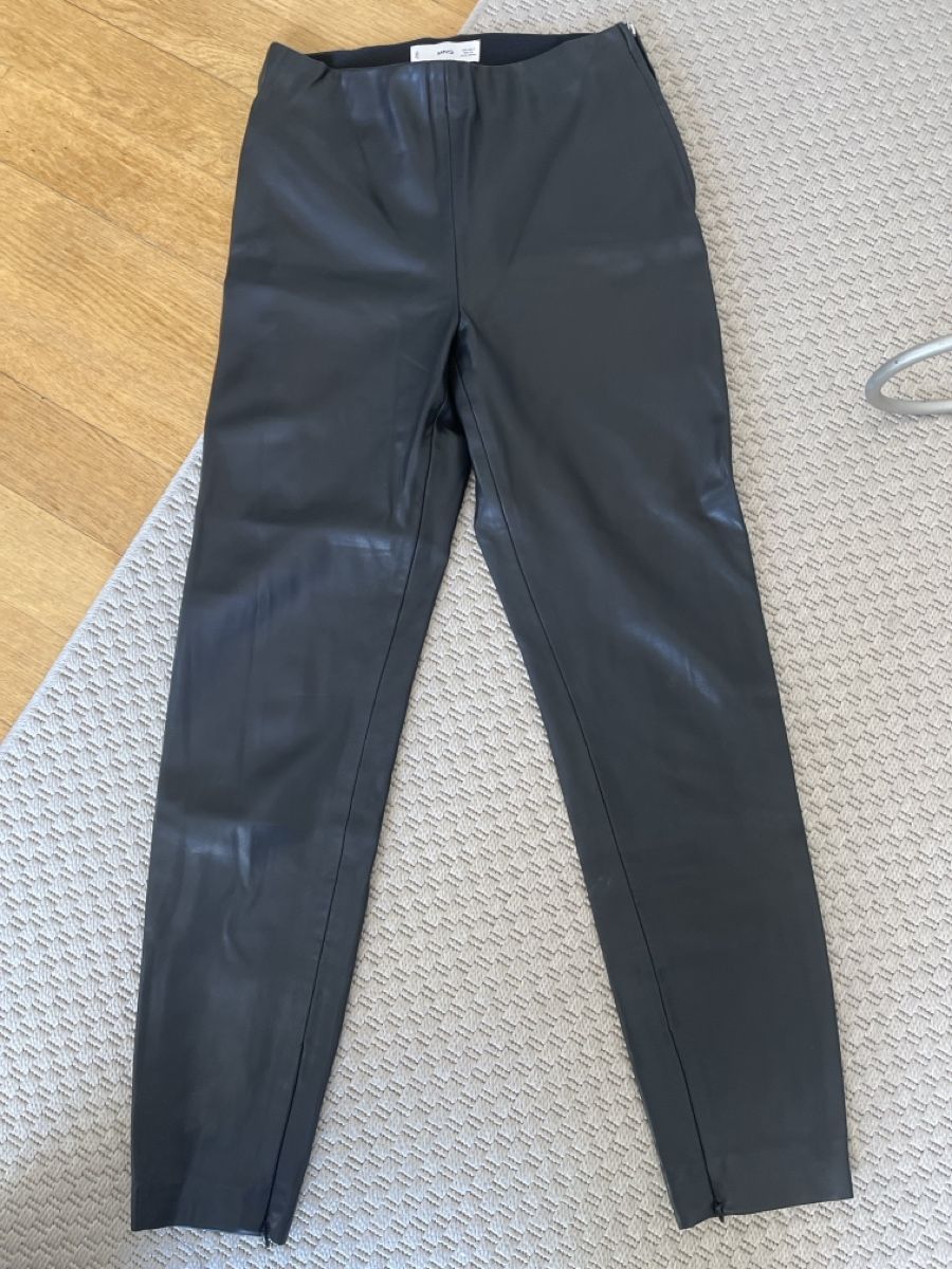 Mango Pantaloni: Kunstleder Hosen von Mango, S – Usato da Solothurn venduto da Bobesch08