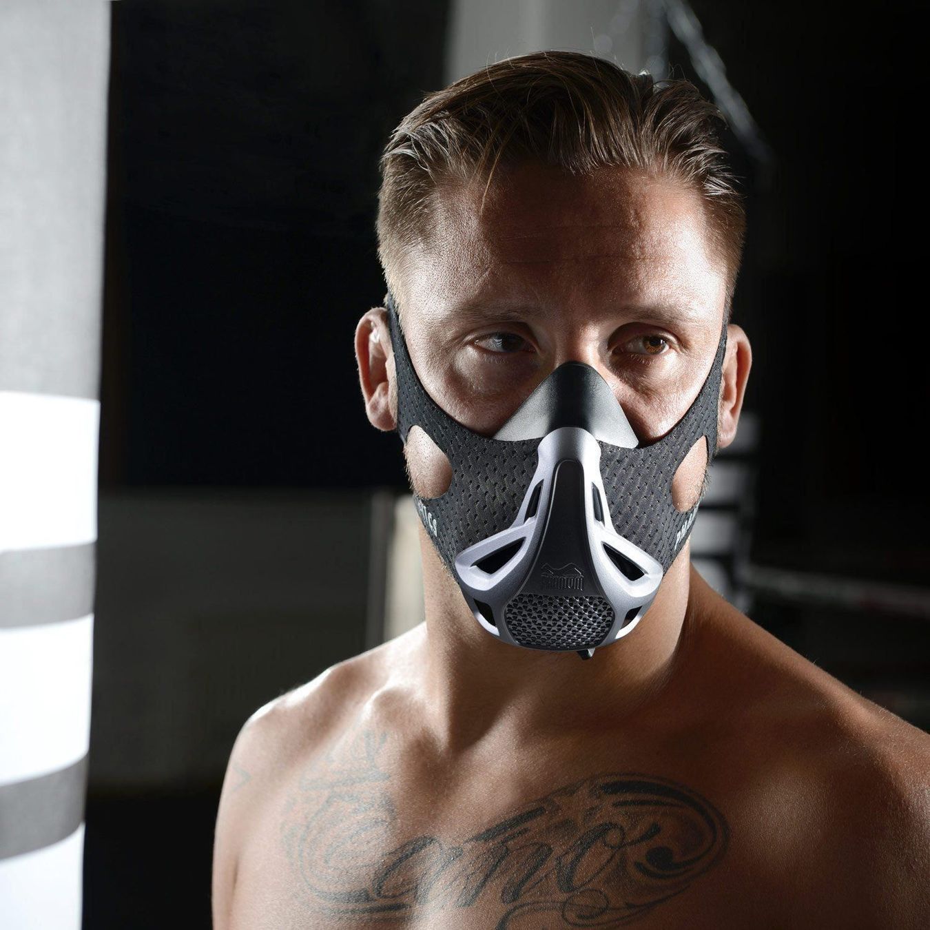 Protezione per viso e udito: Phantom Athletics Trainingsmaske - S,M, L - Gratis Versand – Nuovo e nell'imballaggio originale da Muri AG venduto da fightandfitness.ch 5