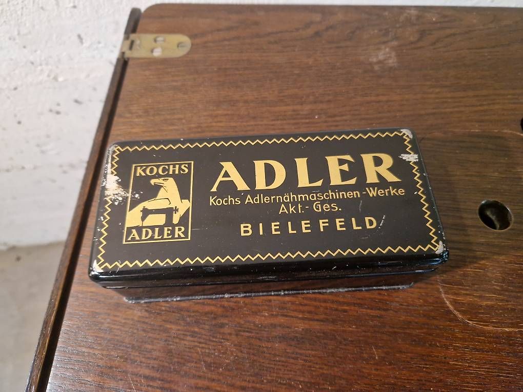 Adler Macchine da cucire: Adler Nähmaschine antik – Usato da Seuzach venduto da rjuc 2