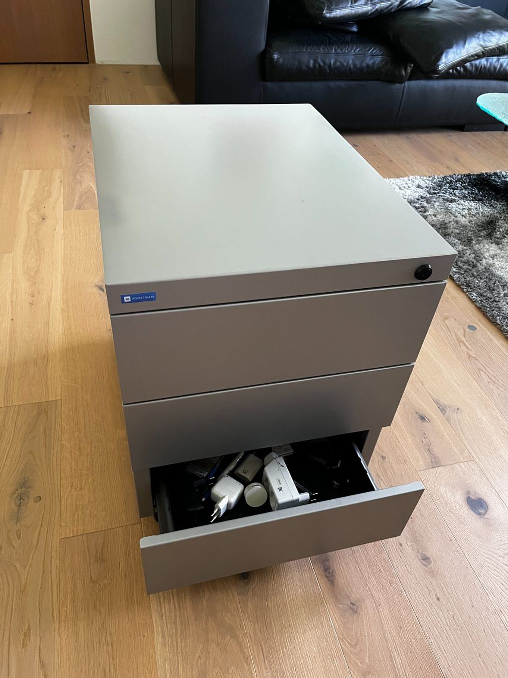 Eléments de bureau: Metall-Ladeblock auf Rollen – D'occasion à Dietikon par mfl_zyz6 3