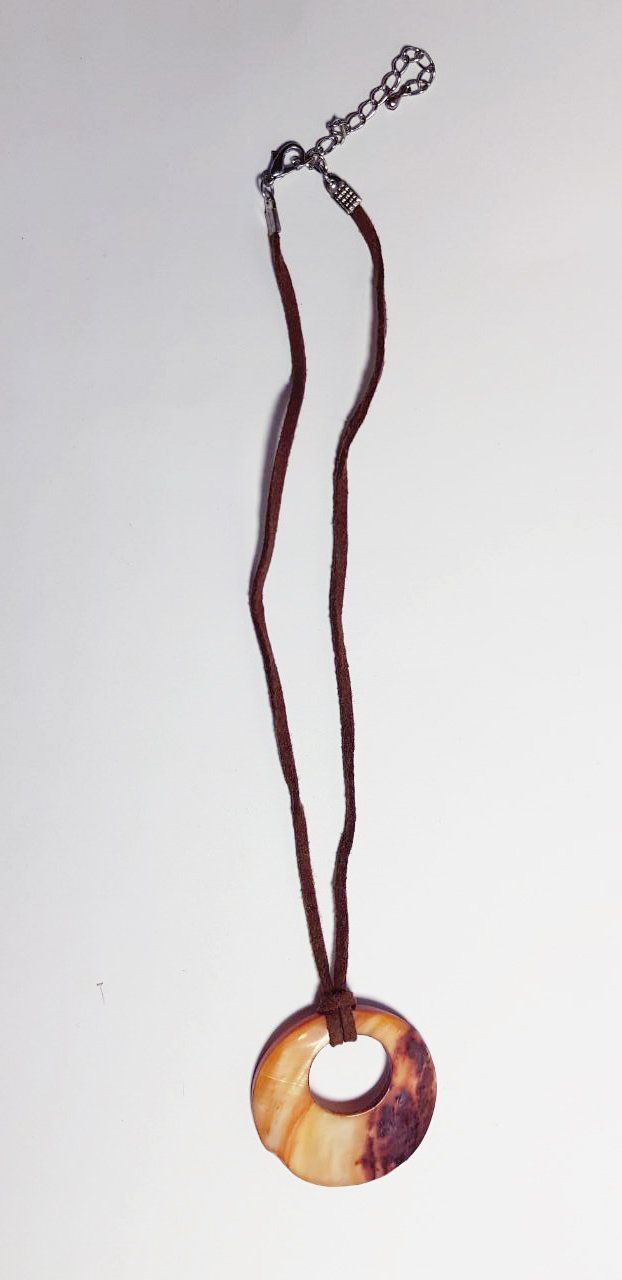 Catenine: Collier avec joli pendantif en nacre naturel Perlmuttkette – Usato da Montreux venduto da Art_et_antiquites 2