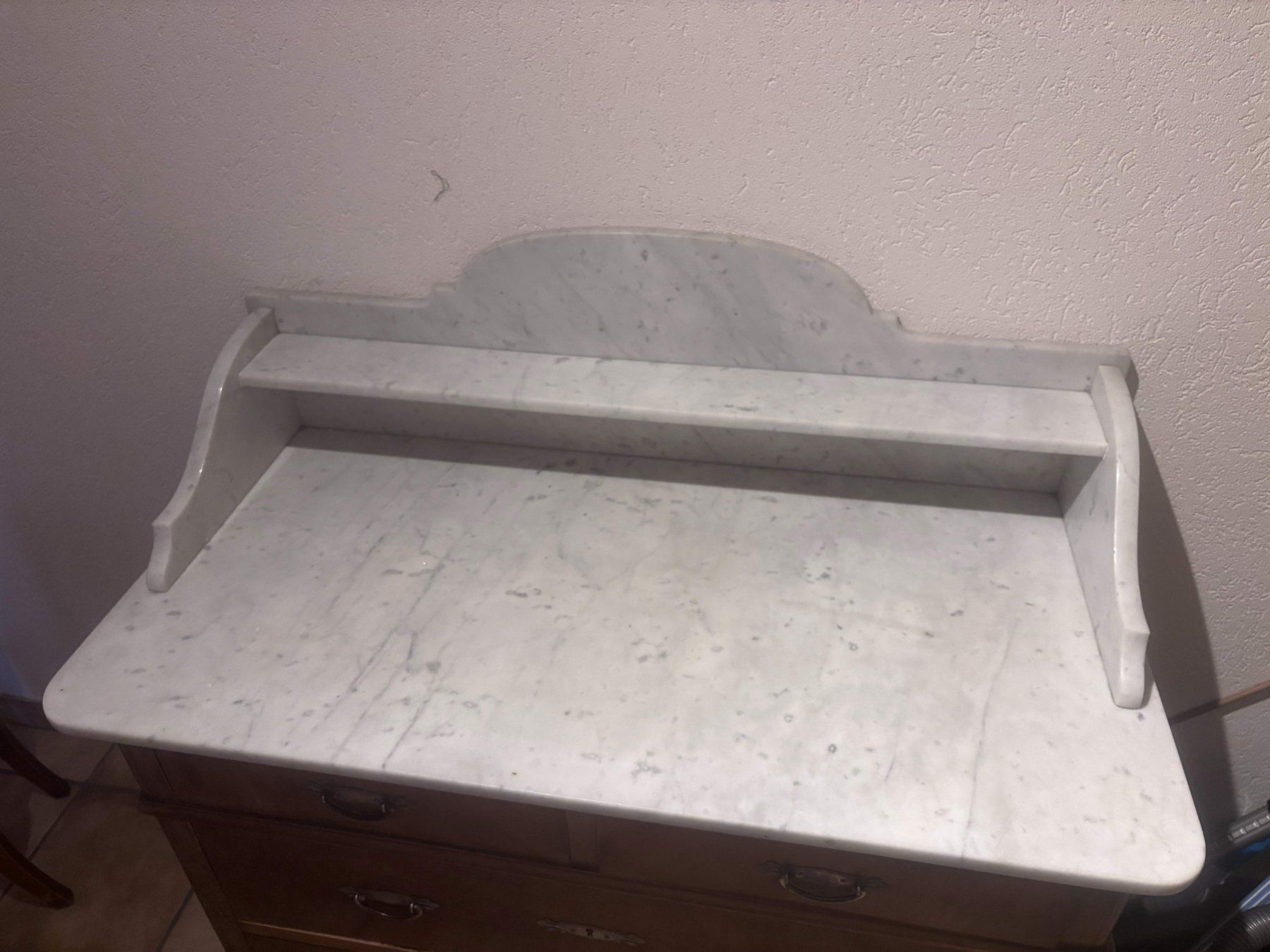 Cassettiere: Très belle commode ancienne avec marbre, sans aucun défaut – Usato da La Chaux-de-Fonds venduto da ian58 2