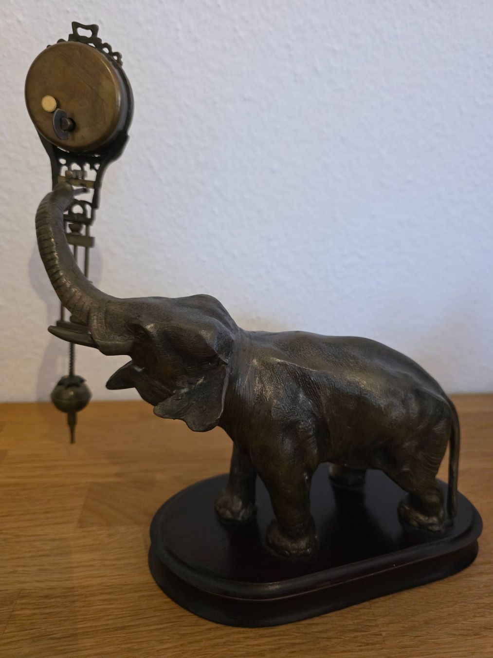 Junghans Orologi da terra & Orologi da parete: Elefant mit Uhr – Usato da Zürich venduto da pf3 1