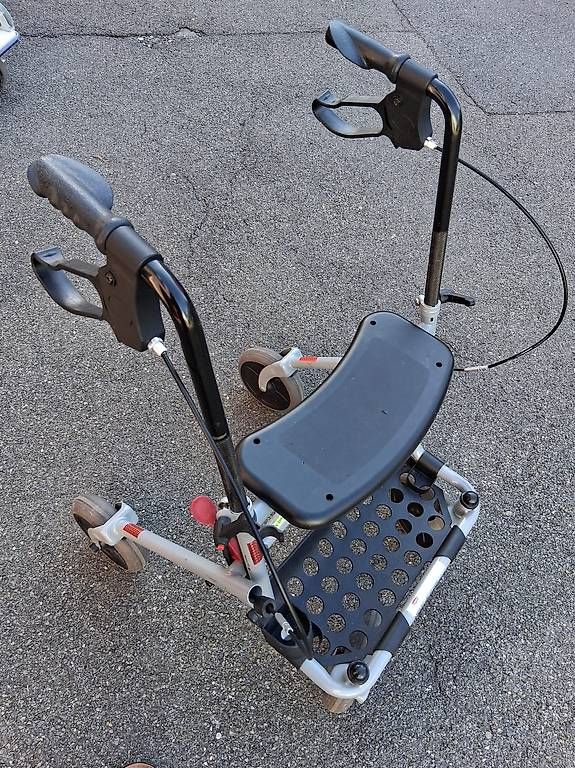 Aides à la marche: Rollator – D'occasion à Horgen par cla_bv5q 1