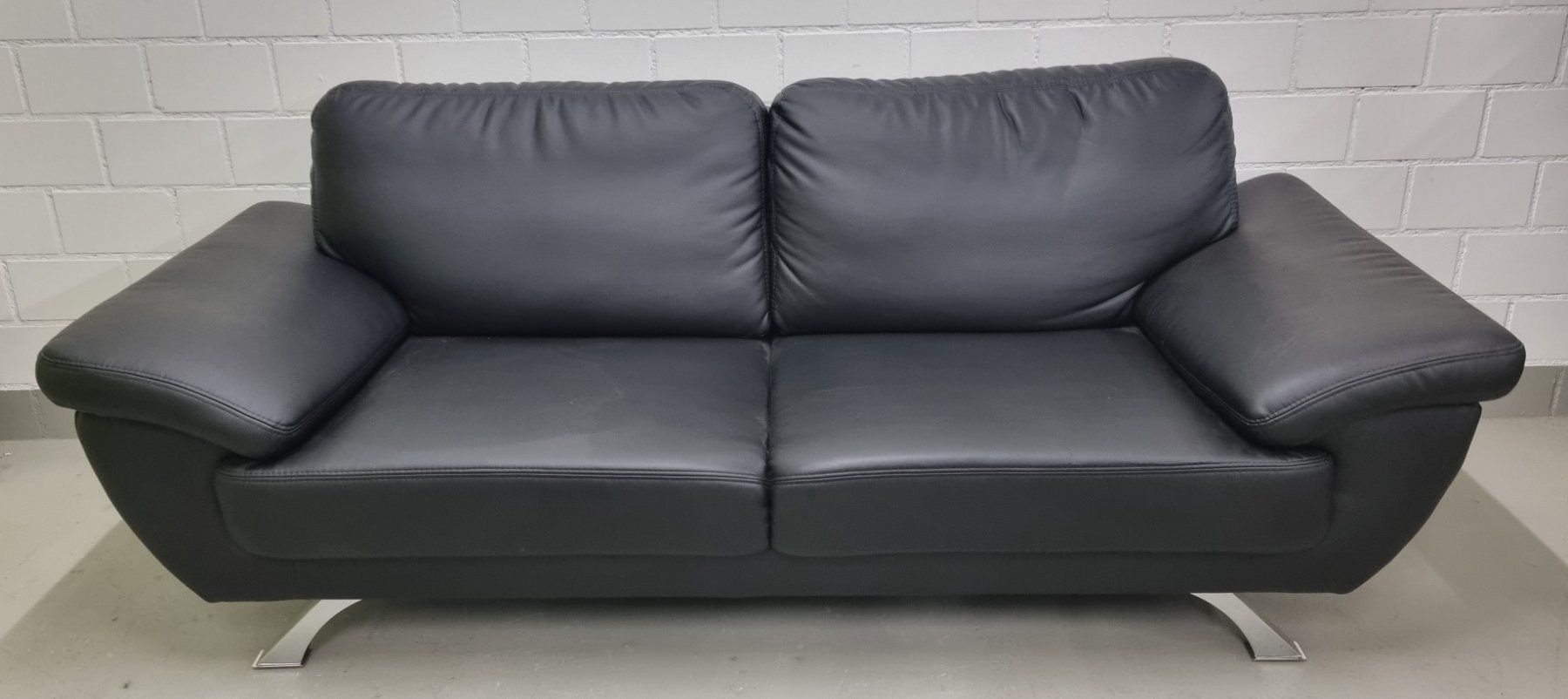 Divani: Kunstleder Sofa in schwarz – Usato da Dübendorf venduto da topo73