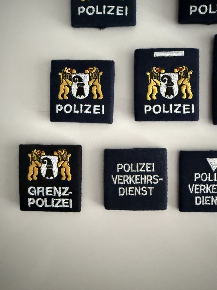 Uniformi: Kantonspolizei Basel Stadt Schulterbatten – Nuovo (secondo la descrizione) da Sisseln AG venduto da Daeha1 1