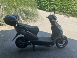 Elektro Motorrad schwarz 1763km mit Topcase und Ladekabe