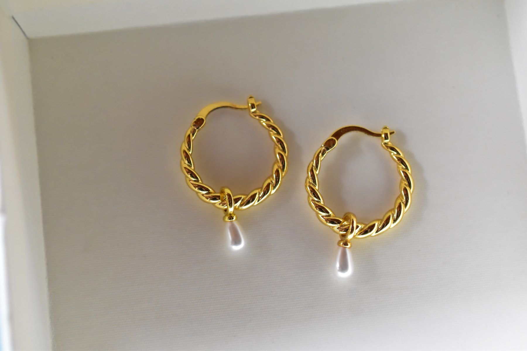 Orecchini pendenti & Orecchini a lobo: Goldene Creolen, Ohrringe mit Perle – Nuovo e nell'imballaggio originale da Laufen venduto da flowerfan 2