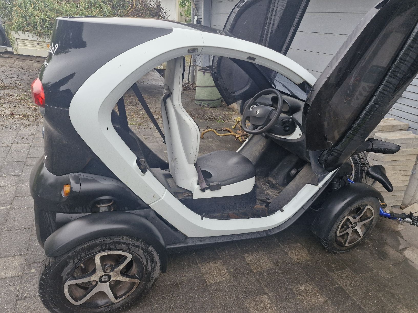 Renault Autos: Renault Twizy – Defekt aus Hallau von Mgysel 1