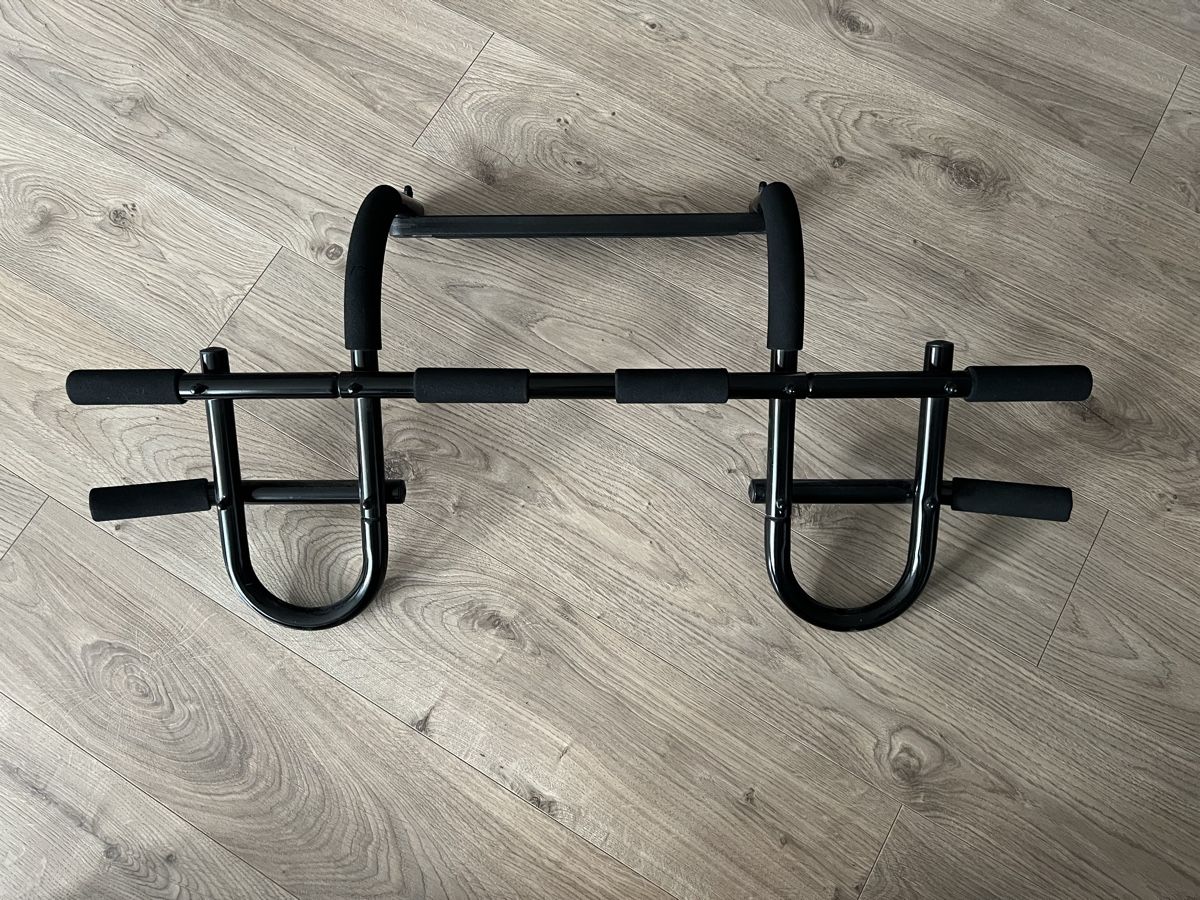 Powerzone Vélos d'appartement: Klimmzugstange schwarz – D'occasion à Oberbuchsiten par Noah1402